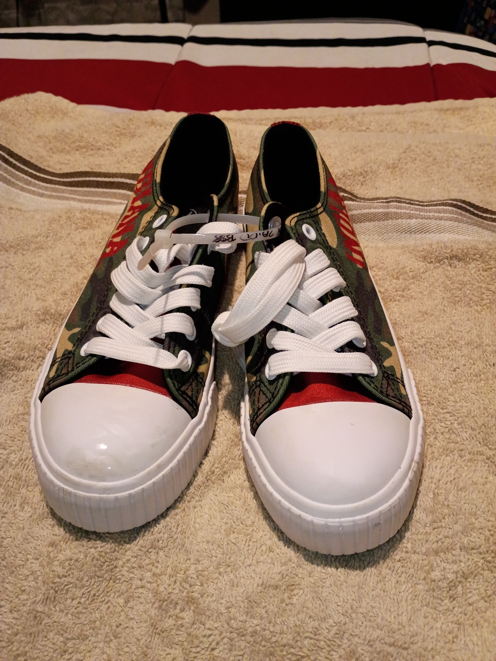 FOCO Forever Collectibles Indiana NCAA Woman's Chuck Style Camo Sneaker Size 7.